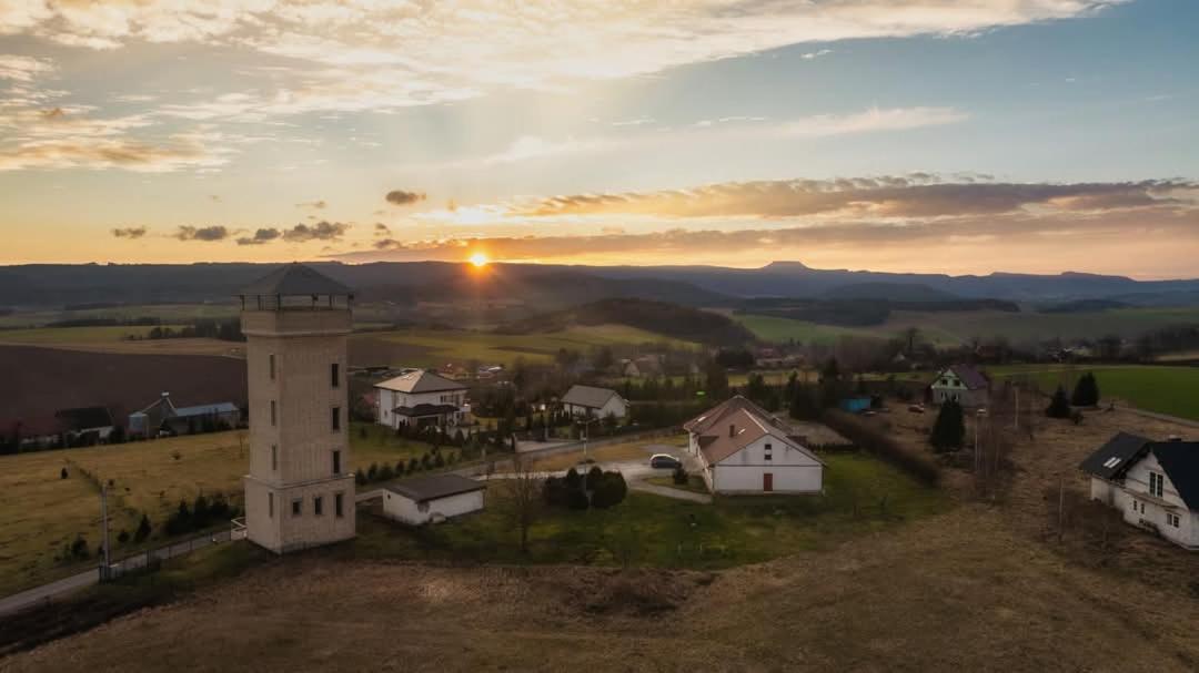 Wataha Pod Basztami - Wadera - Domki Caloroczne Radkow Exterior foto